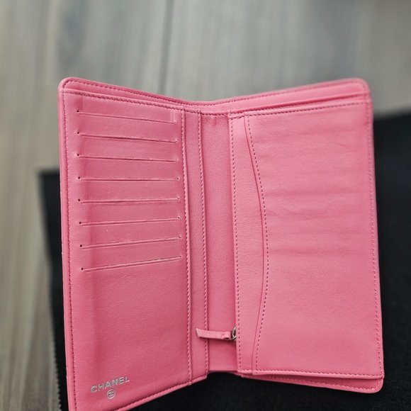 CHANEL Pink Quilted Wallet - Picture 3 of 11